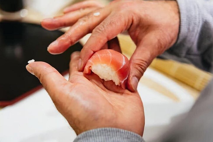 Experience Tokyo's Tsukiji Fish Market and a sushi-making class with a professional chef, photo 24 | wizardtrip