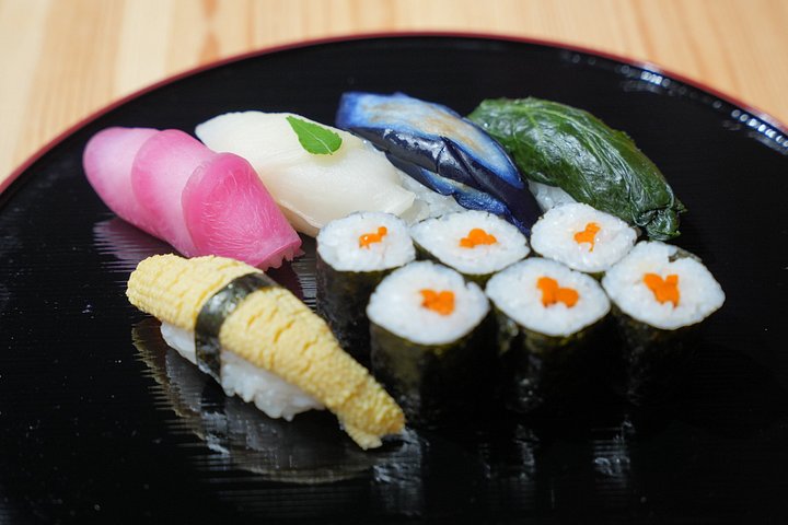 Experience Tokyo's Tsukiji Fish Market and a sushi-making class with a professional chef, photo 26 | wizardtrip