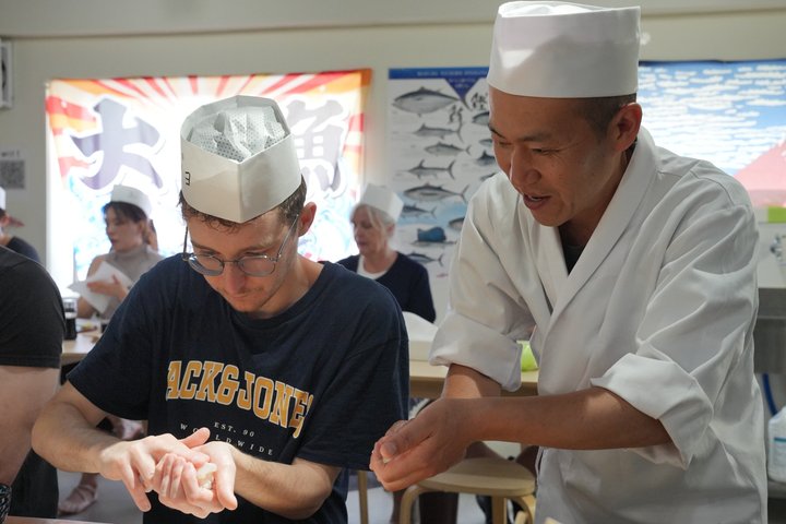 Experience Tokyo's Tsukiji Fish Market and a sushi-making class with a professional chef, photo 31 | wizardtrip