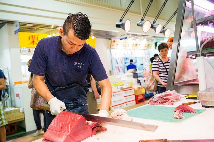 Experience Tokyo's Tsukiji Fish Market and a sushi-making class with a professional chef, photo 35 | wizardtrip