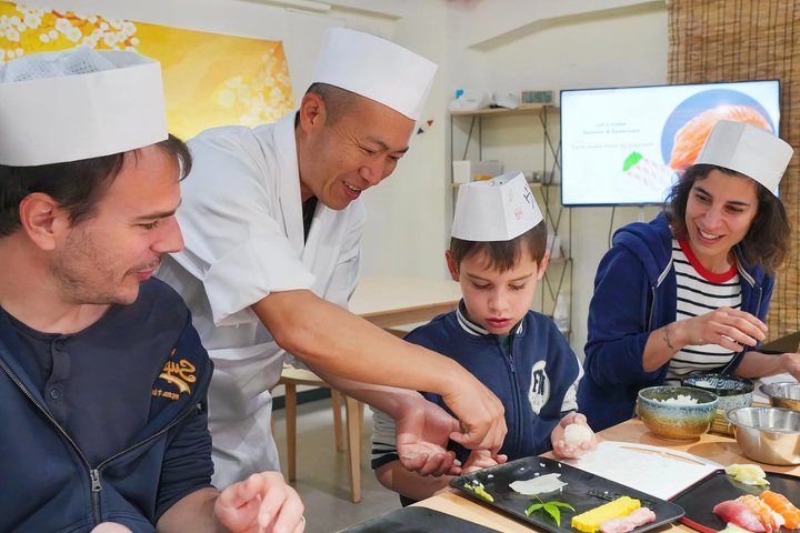 Experience Tokyo's Tsukiji Fish Market and a sushi-making class with a professional chef, photo 39 | wizardtrip