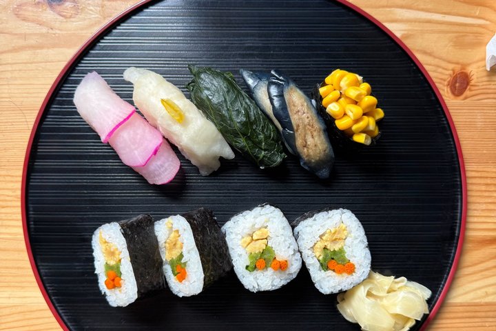 Experience Tokyo's Tsukiji Fish Market and a sushi-making class with a professional chef, photo 41 | wizardtrip