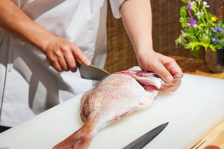 Experience Tokyo's Tsukiji Fish Market and a sushi-making class with a professional chef, photo 42 | wizardtrip