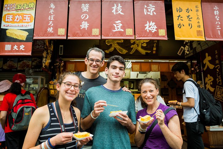 Un tour gastronómico guiado por el bullicioso Mercado de Pescado de Tsukiji en Tokio, degustando delicias locales, foto 18 | wizardtrip
