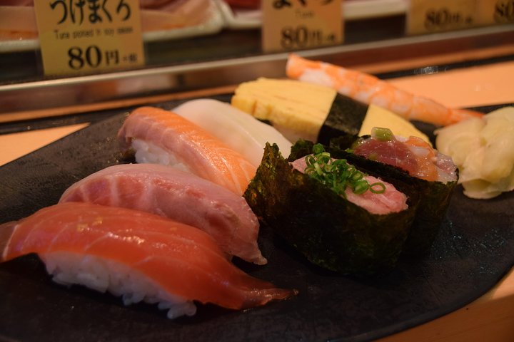 Un tour gastronómico guiado por el bullicioso Mercado de Pescado de Tsukiji en Tokio, degustando delicias locales, foto 22 | wizardtrip