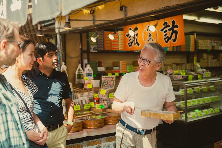 Un tour gastronómico guiado por el bullicioso Mercado de Pescado de Tsukiji en Tokio, degustando delicias locales, foto 25 | wizardtrip