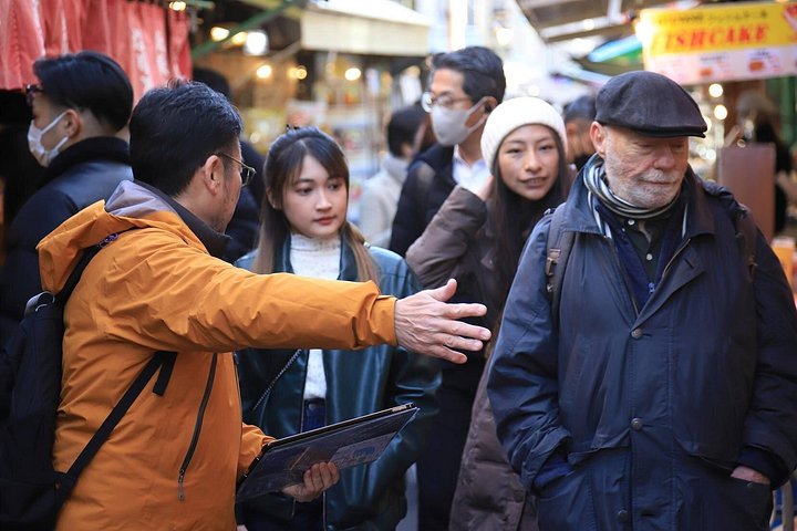 Un tour gastronómico guiado por el bullicioso Mercado de Pescado de Tsukiji en Tokio, degustando delicias locales, foto 29 | wizardtrip