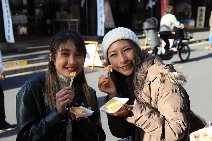 Un tour gastronómico guiado por el bullicioso Mercado de Pescado de Tsukiji en Tokio, degustando delicias locales, foto 34 | wizardtrip