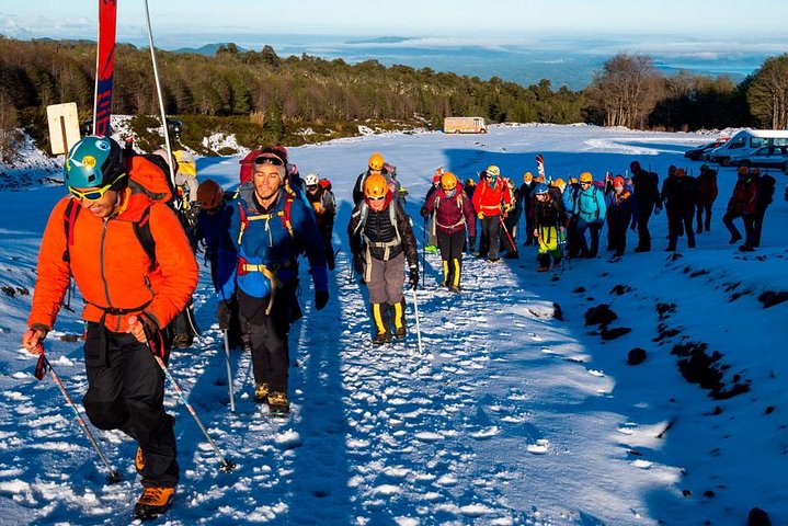 Escaladez le volcan actif Villarrica à Pucon, Chili, pour une aventure palpitante avec des vues magnifiques, photo 6 | wizardtrip