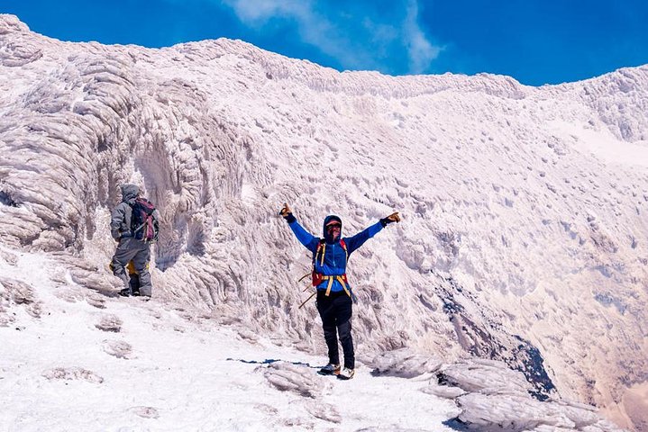 Escaladez le volcan actif Villarrica à Pucon, Chili, pour une aventure palpitante avec des vues magnifiques, photo 7 | wizardtrip