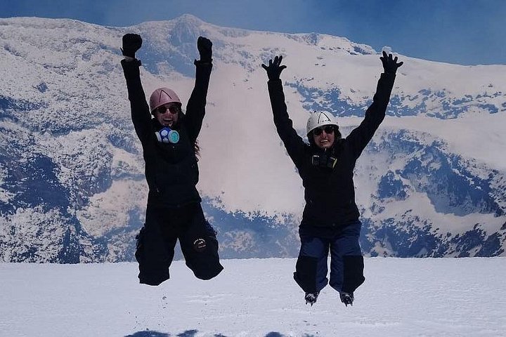 Escaladez le volcan actif Villarrica à Pucon, Chili, pour une aventure palpitante avec des vues magnifiques, photo 9 | wizardtrip