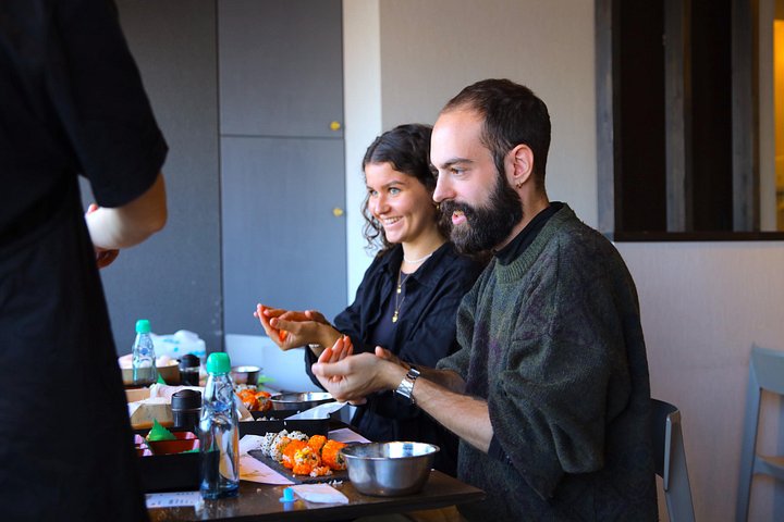 Aprenda a fazer sushi em Tóquio, Japão, com uma aula de culinária prática em Asakusa, foto 11 | wizardtrip