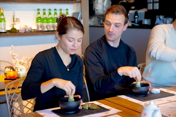 Learn to make traditional matcha tea and enjoy Japanese sweets in Osaka, photo 10 | wizardtrip