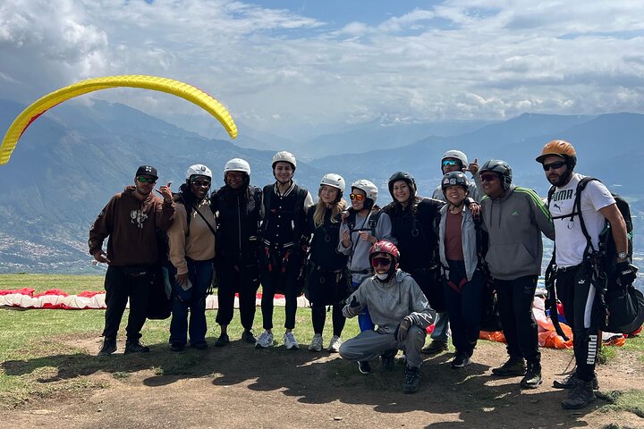 Experience thrilling paragliding flights over the scenic landscapes of Medellín, Colombia, photo 6 | wizardtrip