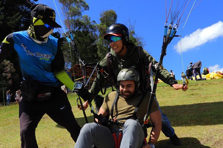 Experience thrilling paragliding flights over the scenic landscapes of Medellín, Colombia, photo 14 | wizardtrip