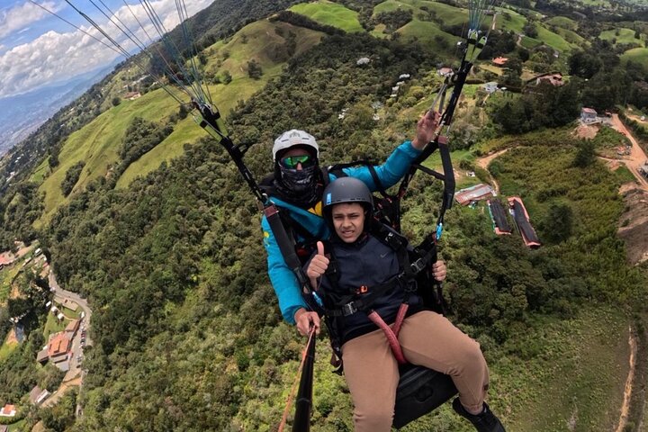 Experience thrilling paragliding flights over the scenic landscapes of Medellín, Colombia, photo 18 | wizardtrip
