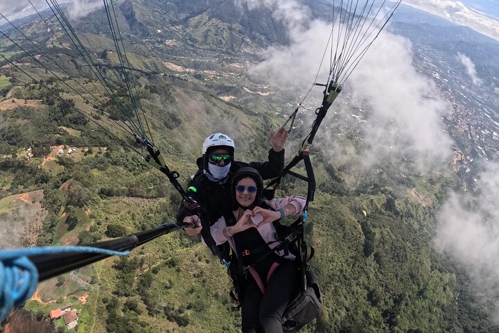 Experience thrilling paragliding flights over the scenic landscapes of Medellín, Colombia, photo 20 | wizardtrip
