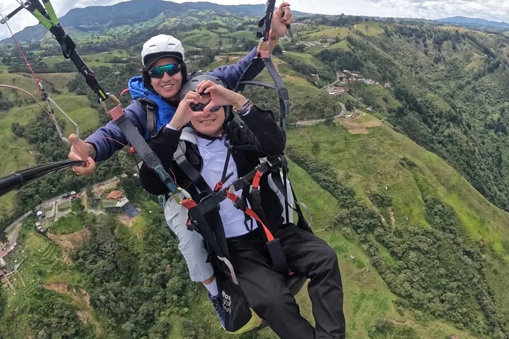 Experience thrilling paragliding flights over the scenic landscapes of Medellín, Colombia, photo 23 | wizardtrip