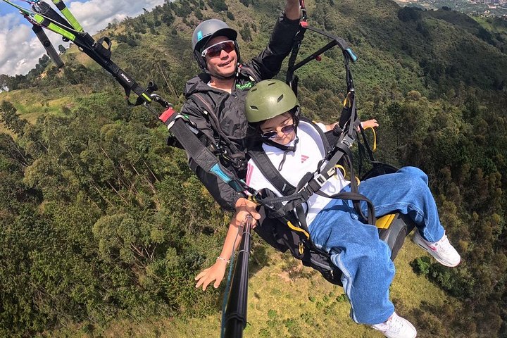 Experience thrilling paragliding flights over the scenic landscapes of Medellín, Colombia, photo 25 | wizardtrip