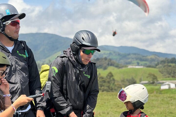 Experience thrilling paragliding flights over the scenic landscapes of Medellín, Colombia, photo 27 | wizardtrip