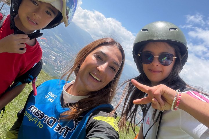 Experience thrilling paragliding flights over the scenic landscapes of Medellín, Colombia, photo 28 | wizardtrip