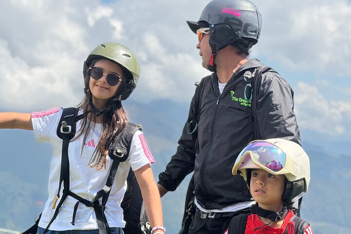 Experience thrilling paragliding flights over the scenic landscapes of Medellín, Colombia, photo 30 | wizardtrip