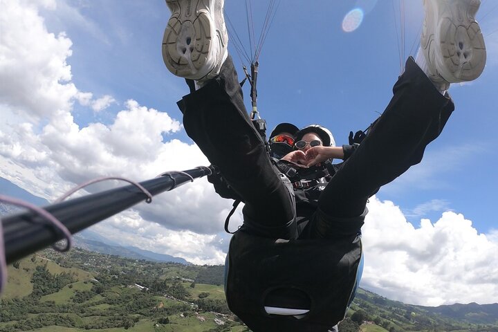 Experience thrilling paragliding flights over the scenic landscapes of Medellín, Colombia, photo 31 | wizardtrip