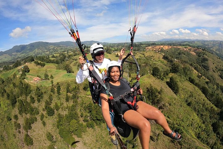 Experience thrilling paragliding flights over the scenic landscapes of Medellín, Colombia, photo 32 | wizardtrip