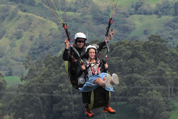 Experience thrilling paragliding flights over the scenic landscapes of Medellín, Colombia, photo 33 | wizardtrip