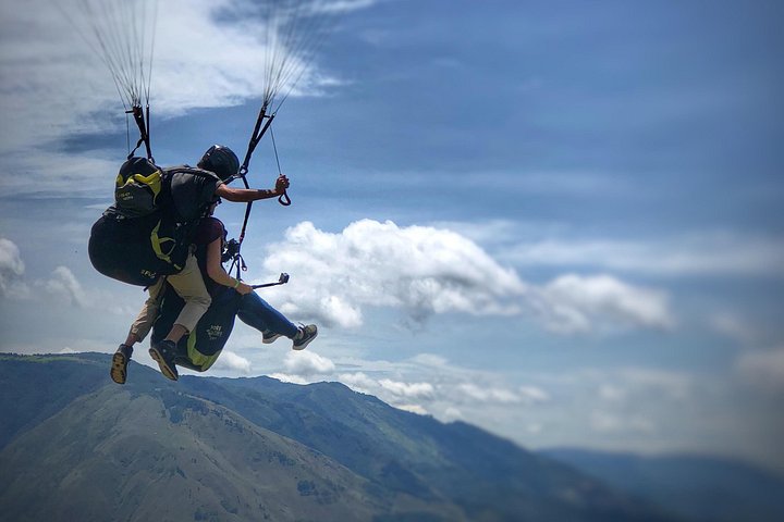 Experience thrilling paragliding flights over the scenic landscapes of Medellín, Colombia, photo 34 | wizardtrip