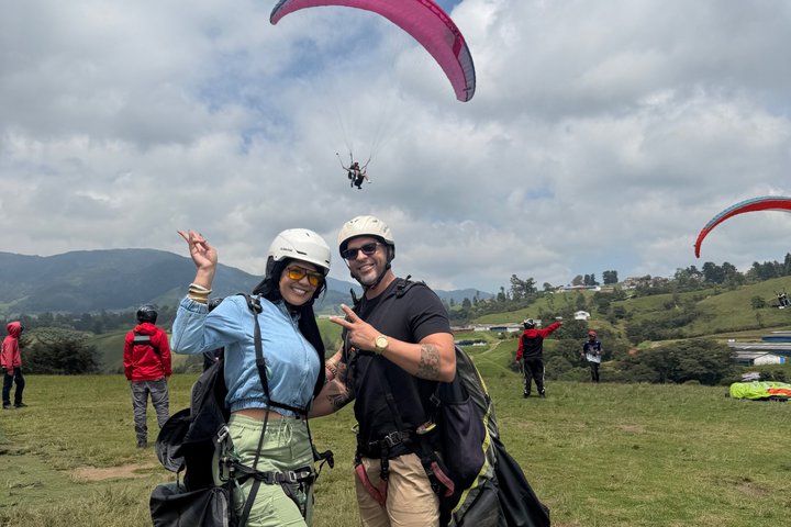 Experience thrilling paragliding flights over the scenic landscapes of Medellín, Colombia, photo 38 | wizardtrip