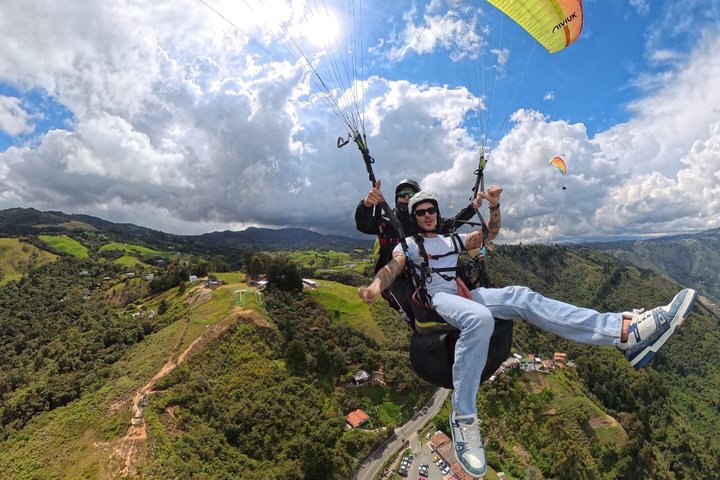 Experience thrilling paragliding flights over the scenic landscapes of Medellín, Colombia, photo 39 | wizardtrip