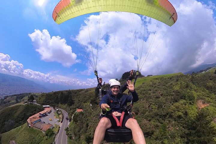 Experience thrilling paragliding flights over the scenic landscapes of Medellín, Colombia, photo 44 | wizardtrip