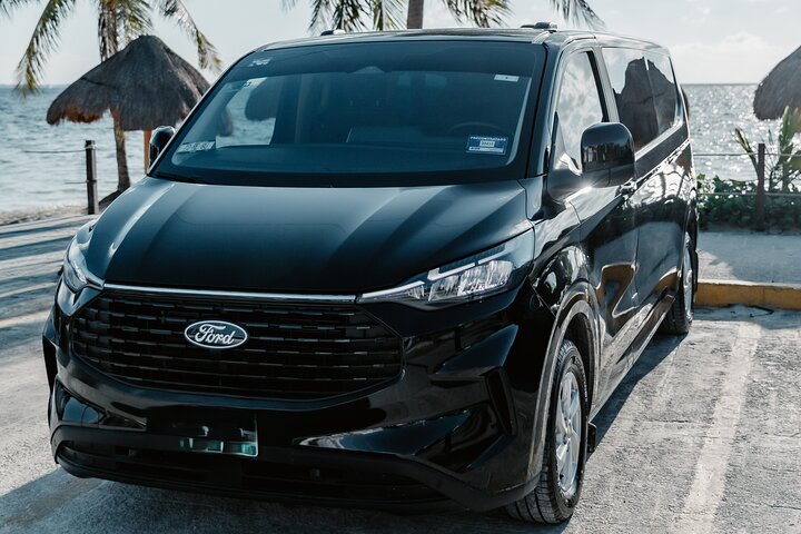 Transfer de luxe en van noir avec WiFi depuis l'aéroport de Cancun | wizardtrip