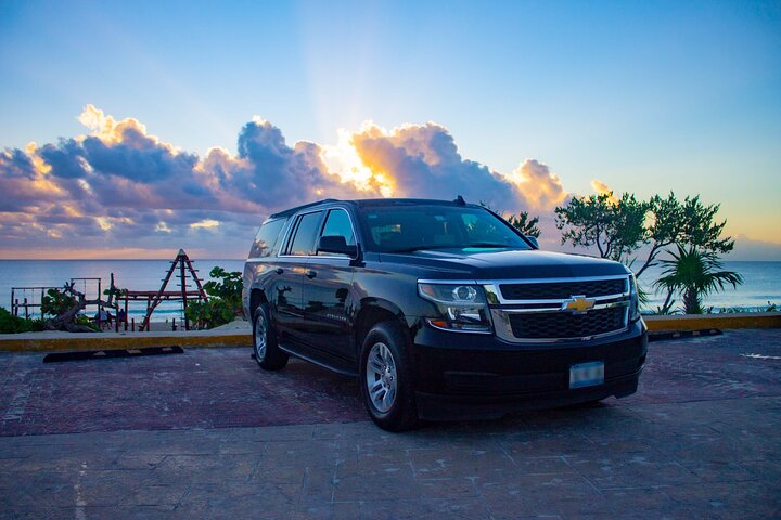 Servicio de traslado de aeropuerto en SUV de lujo en Cancún con comodidades a bordo, foto 8 | wizardtrip