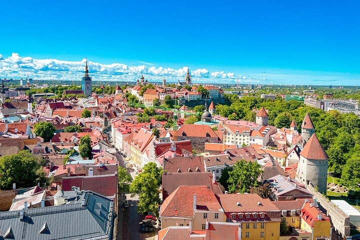 Excursión de un día de Helsinki a Tallin con tour guiado por el casco antiguo medieval y pintoresco viaje en ferry, foto 9 | wizardtrip