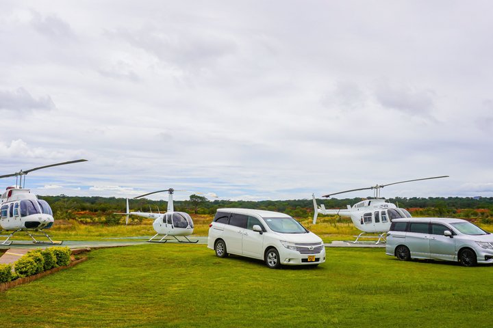 Helikopterflug über die Victoriafälle, Simbabwe, mit Blick aus der Luft auf die Fälle und den Sambesi, Foto 9 | wizardtrip