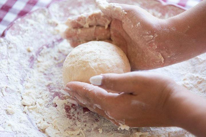 Enjoy authentic Italian pizza making, wine tasting, and limoncello at a Sorrento farm, photo 8 | wizardtrip