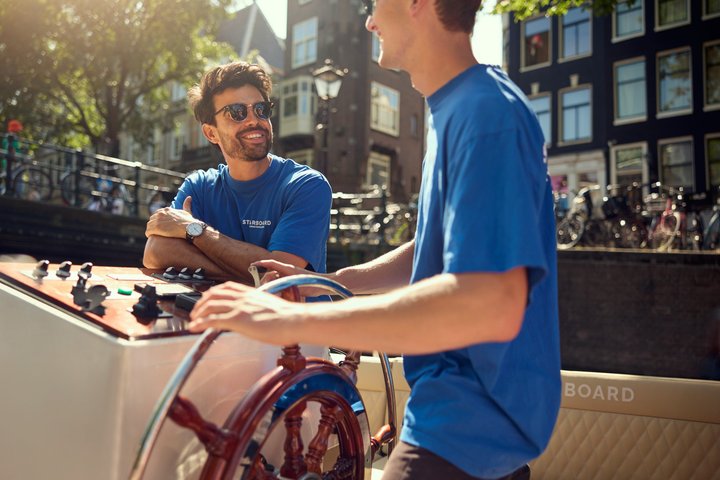 Njut av en naturskön kanalkryssning i Amsterdam med obegränsade drycker på en lyxig elbåt, foto 11 | wizardtrip