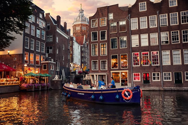 Njut av en naturskön kanalkryssning i Amsterdam med obegränsade drycker på en lyxig elbåt, foto 12 | wizardtrip