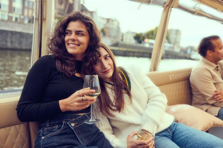 Njut av en naturskön kanalkryssning i Amsterdam med obegränsade drycker på en lyxig elbåt, foto 13 | wizardtrip
