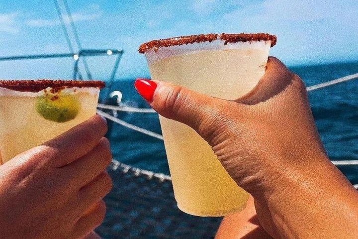 Enjoy a vibrant sunset cruise in Cabo San Lucas with an open bar and scenic views of the Arch, photo 7 | wizardtrip