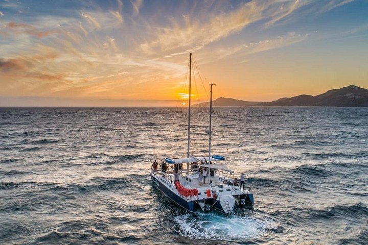 Enjoy a vibrant sunset cruise in Cabo San Lucas with an open bar and scenic views of the Arch, photo 14 | wizardtrip