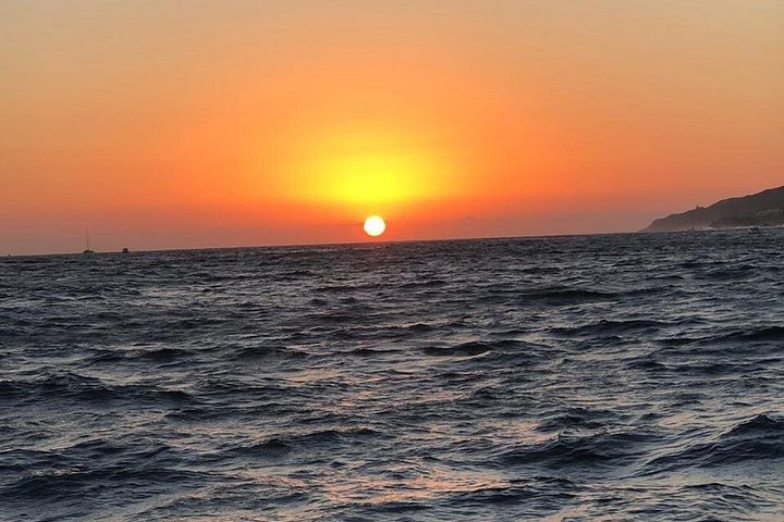 Enjoy a vibrant sunset cruise in Cabo San Lucas with an open bar and scenic views of the Arch, photo 17 | wizardtrip