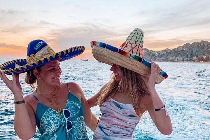 Enjoy a vibrant sunset cruise in Cabo San Lucas with an open bar and scenic views of the Arch, photo 26 | wizardtrip