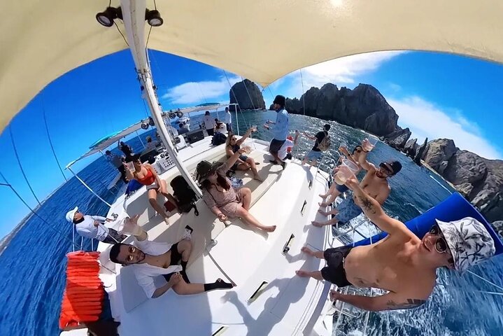 カボ・サン・ルーカスでの景観ボートツアーをお楽しみください。シュノーケリング、オープンバー、ランチ付き、写真27 | wizardtrip