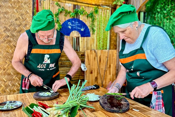 Partecipa a un corso di cucina vietnamita, visita il mercato e fai un giro in barca cesta a Hoi An, foto 27 | wizardtrip