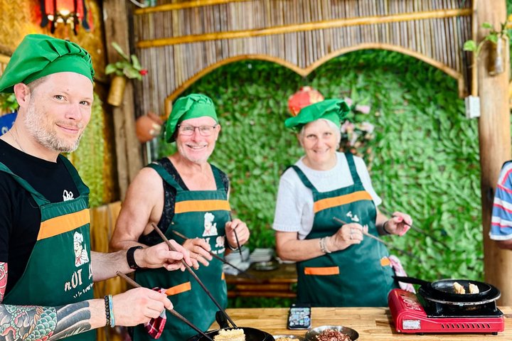 Partecipa a un corso di cucina vietnamita, visita il mercato e fai un giro in barca cesta a Hoi An, foto 31 | wizardtrip
