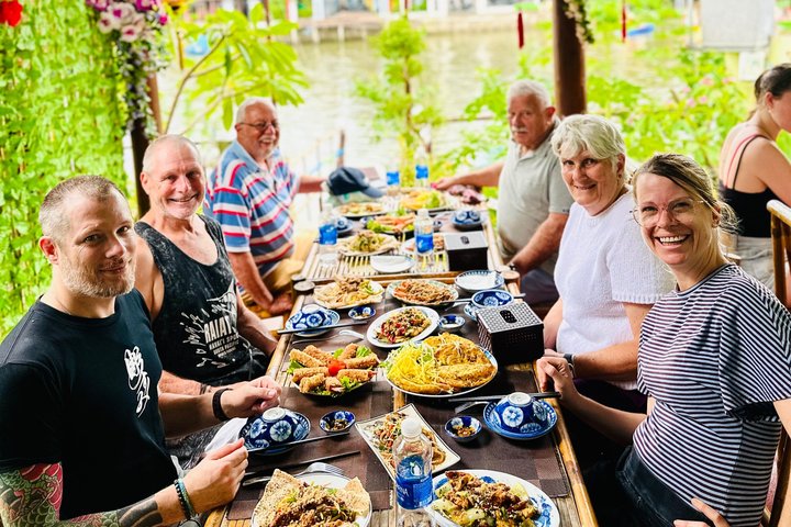Partecipa a un corso di cucina vietnamita, visita il mercato e fai un giro in barca cesta a Hoi An, foto 36 | wizardtrip