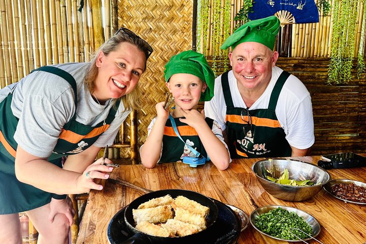 Partecipa a un corso di cucina vietnamita, visita il mercato e fai un giro in barca cesta a Hoi An, foto 37 | wizardtrip